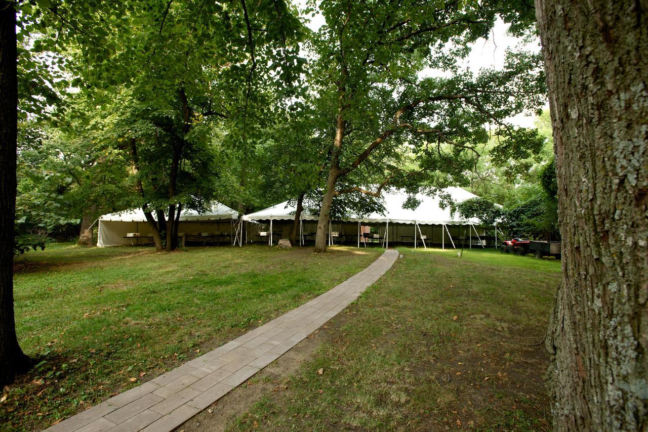 Spicer Castle Inn Exterior photo