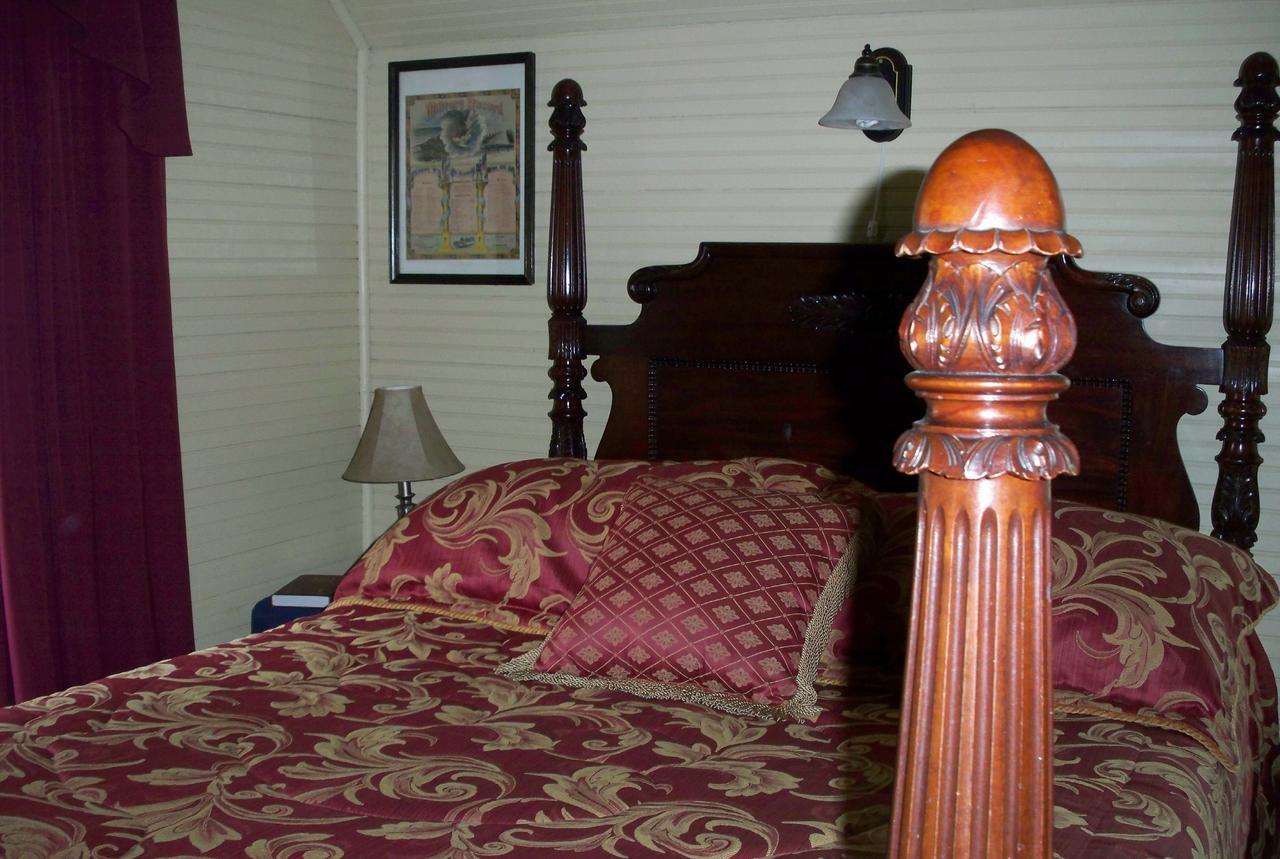 Spicer Castle Inn Exterior photo